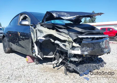 2026 Tesla Model Y Long Range Dual Motor All-Wheel Drive/Long Range Launch Series z USA, uszkodzony, nr VIN 7SAYGDEE3TF341122